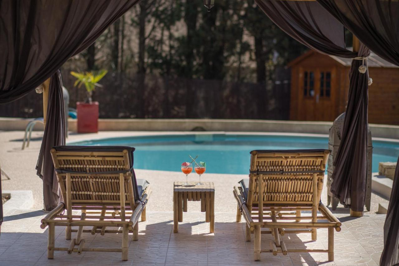 El Sama-In , Piscine Chauffee Villa LʼIsle-sur-la-Sorgue Buitenkant foto